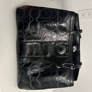 Coach pattent logo black